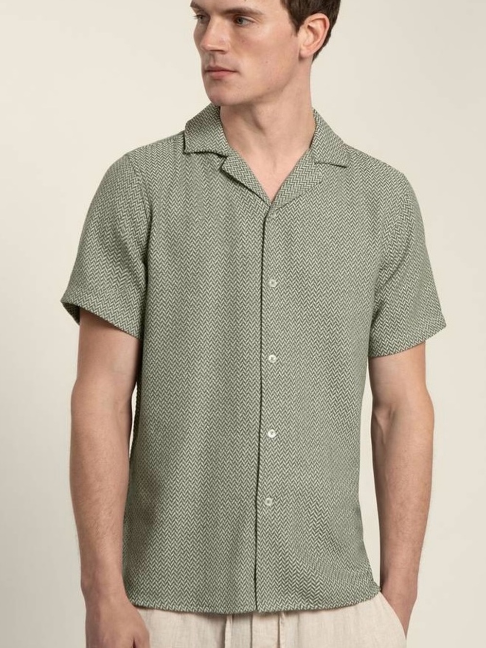 NWT Men’s Textured Short Sleeve Button Down, Casual Resort Shirt in Neutrals